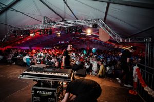 Gross 01.03.2025 grammokarneval 389 dreamcode - visuelles marketing